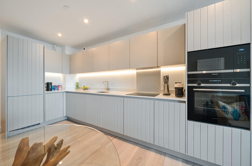 1324772-10-6876d7...