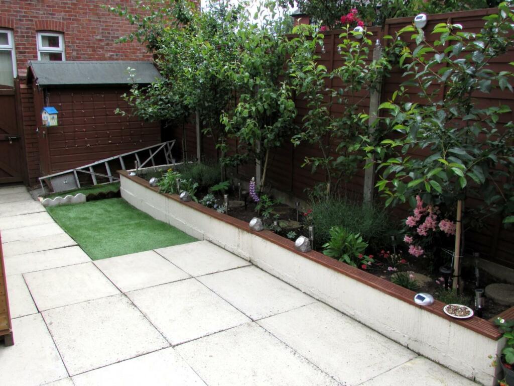 AsshetonRd2gdn5.JPG