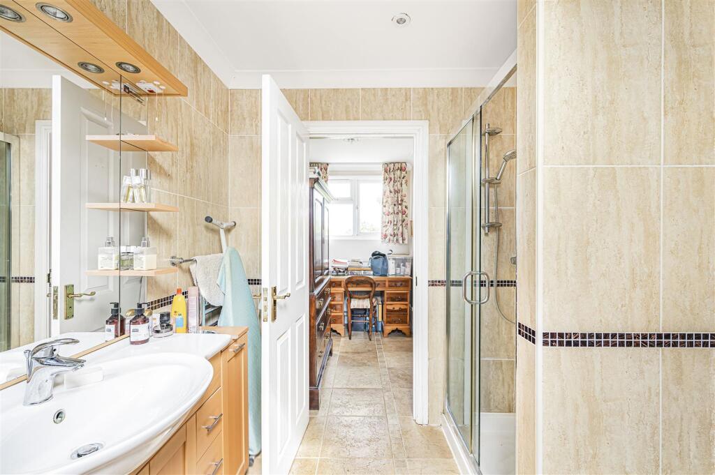 Dressing Room to Ensuite