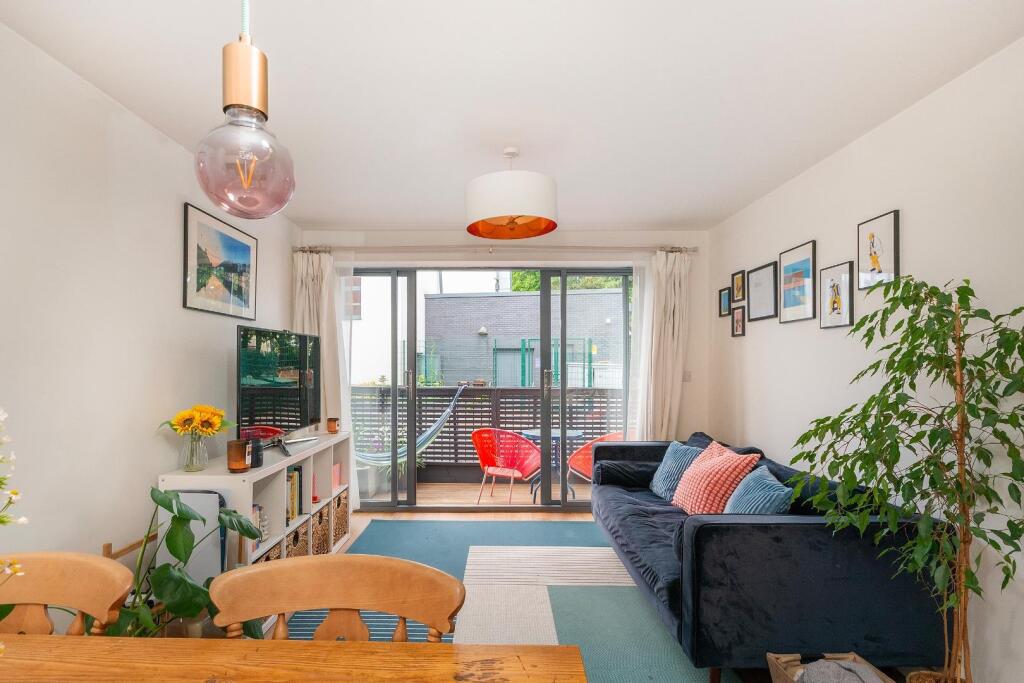 FT1KSE - Reception C.jpg