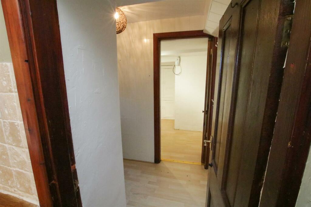 CLOAK/ UTILITY ROOM