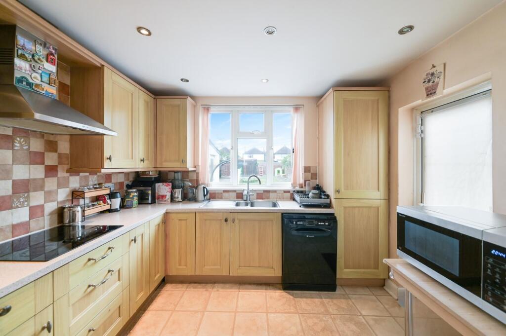 WOODSTONE AVENUE, (13).jpg