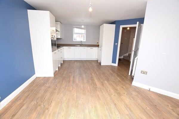 open plan kitchen/diner
