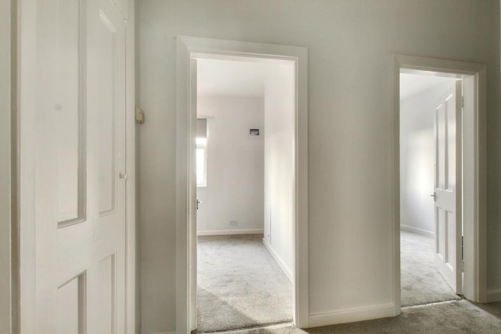8.HALLWAY.jpg