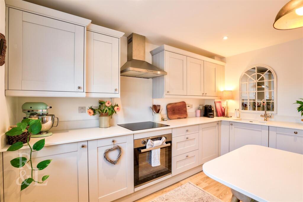 25 Maygreen Avenue (15).jpg