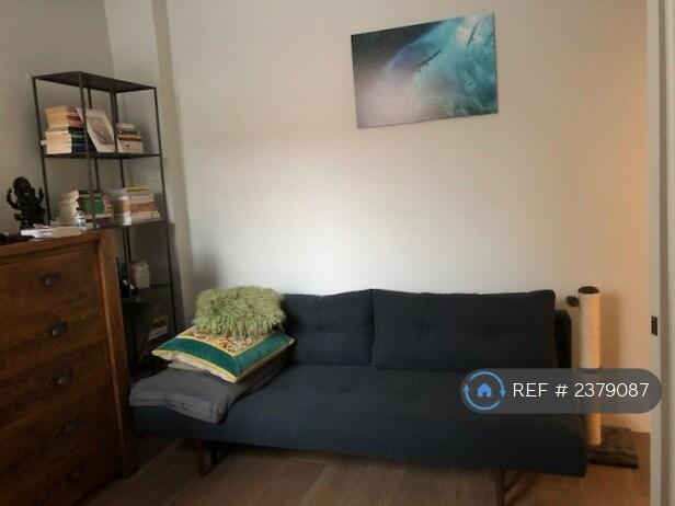 Bedroom 2/Study