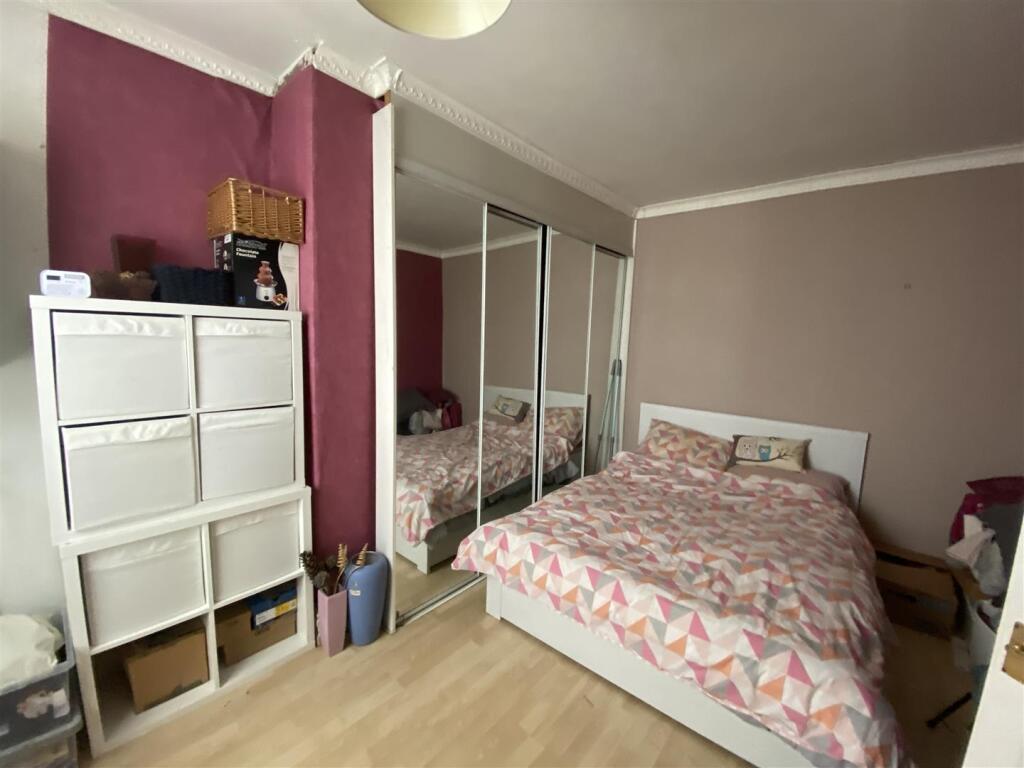 Bedroom no.2 rear double: