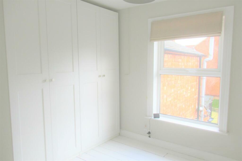 IMG_0509 - BEDROOM 2.JPG