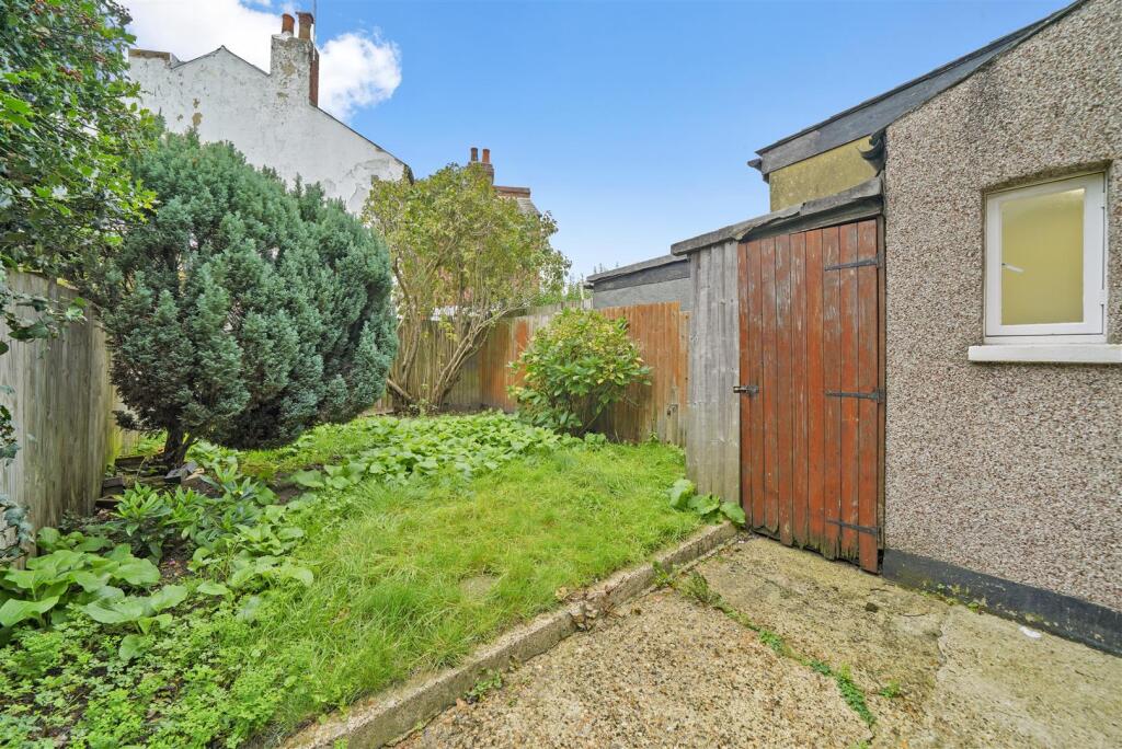 Harlesden Road (5).jpg