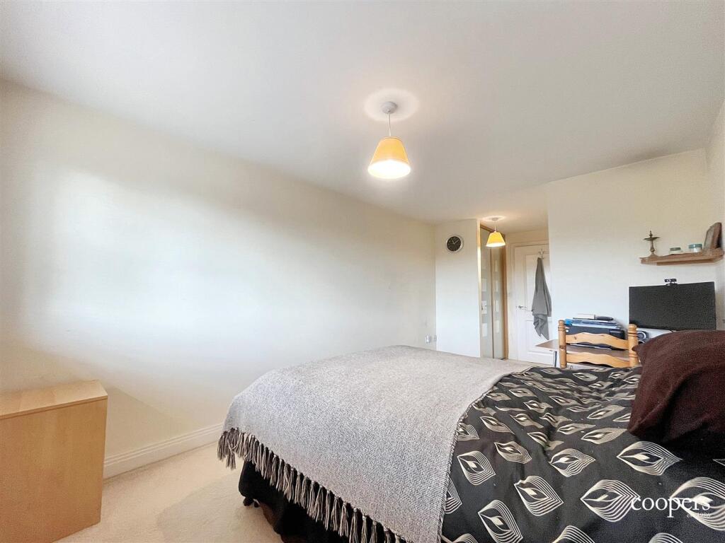Master Bedroom 2 (7).jpg