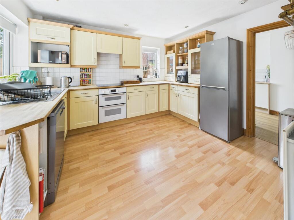 Large Kitchen Space