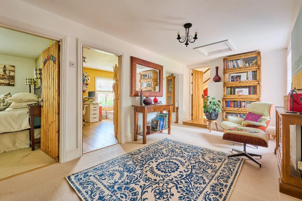 FIRST FLOOR LANDING