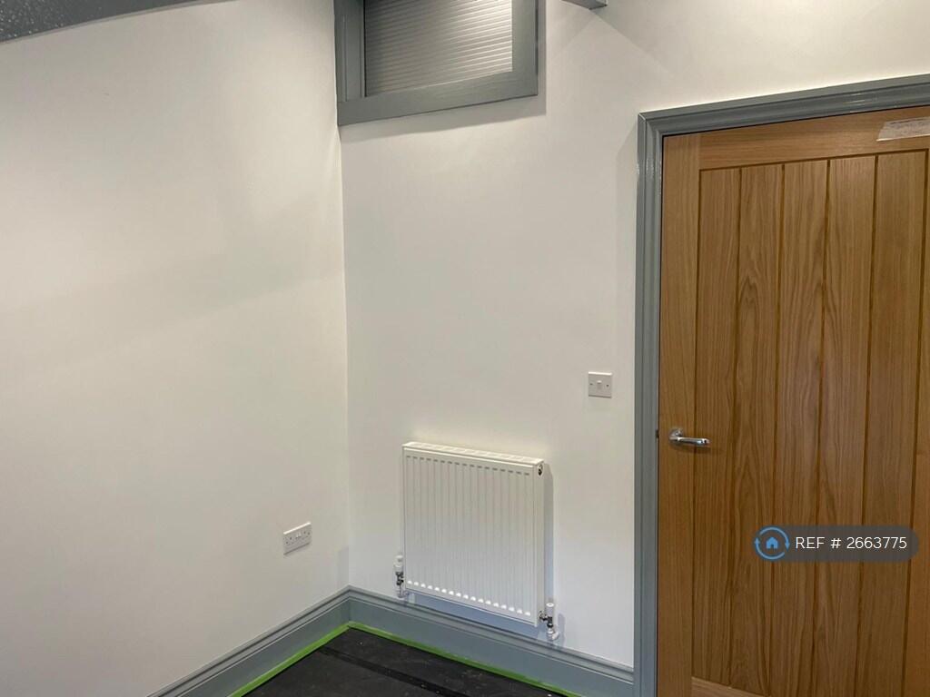 Bedroom 2/Office