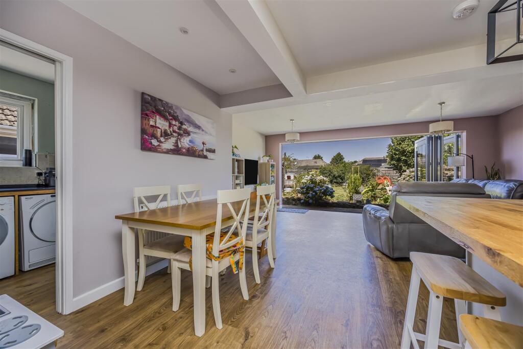 14 Nore Crescent, Emsworth-PorticoMarketing-Nexa-2