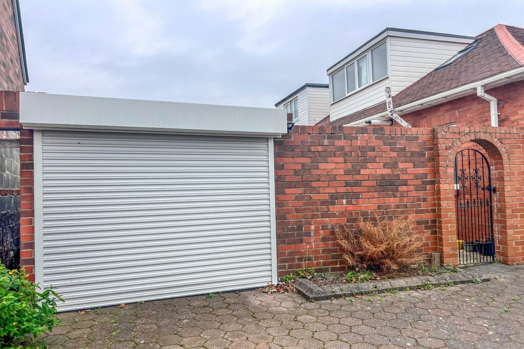 Side / Garage