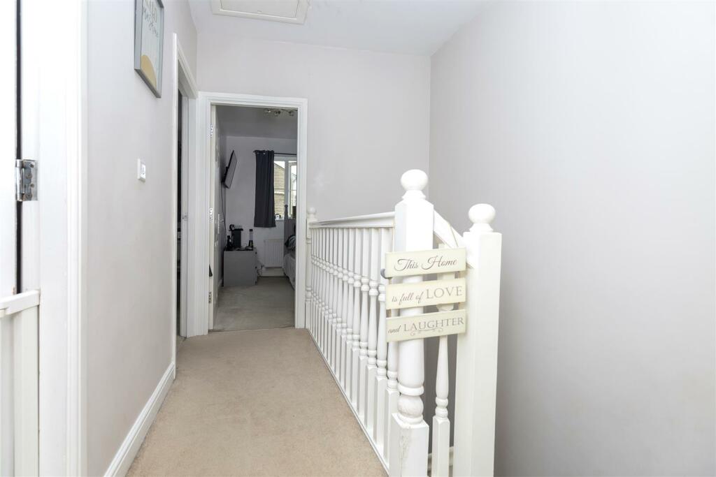 Bramleys Estate Agents - Heatherdale - Halifax (16