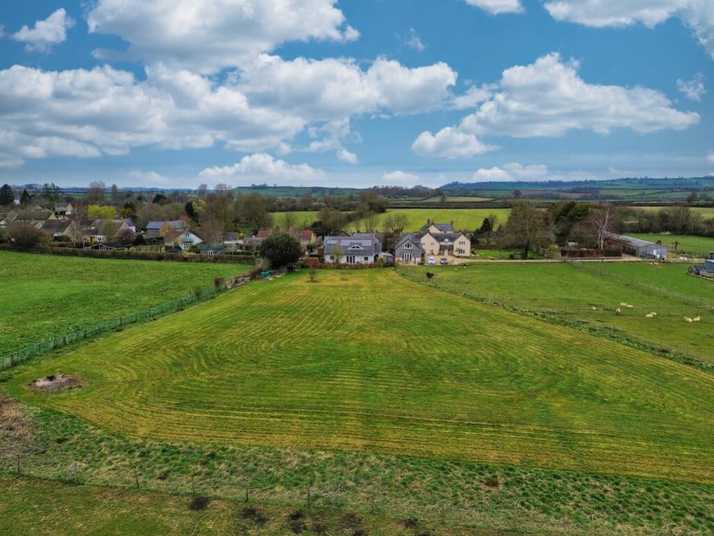 Paddock to house elevated v2