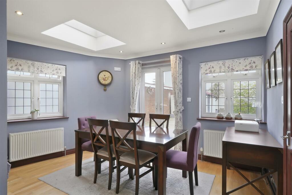 16 Danemead Grove - o4xp6LrIj539hcHGidx0.jpg