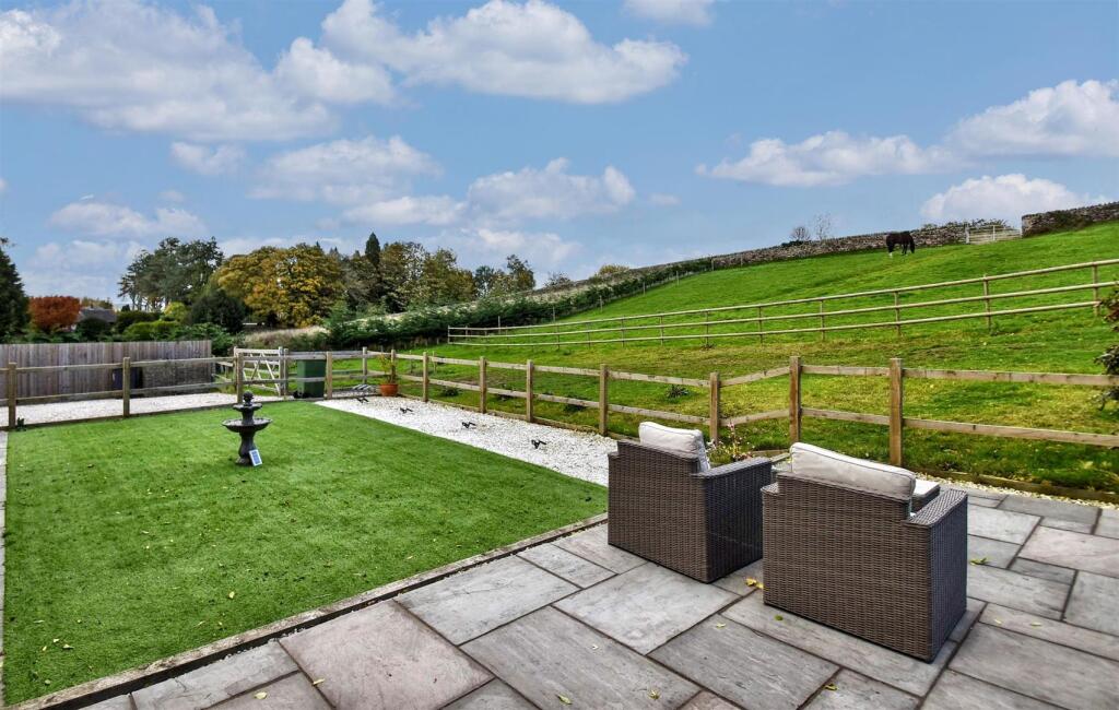 Gardens &amp; Paddocks - 1.2 acres