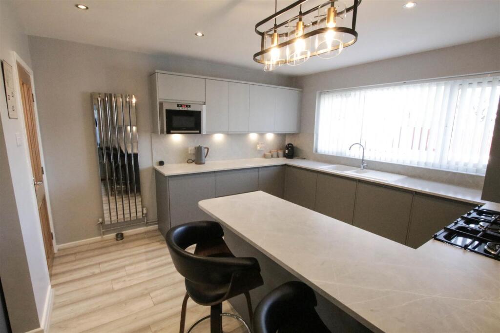 BREAKFAST KITCHEN