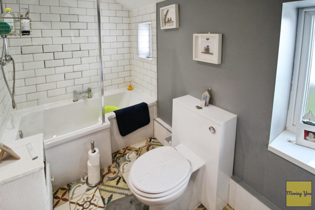 Bathroom 1.JPG