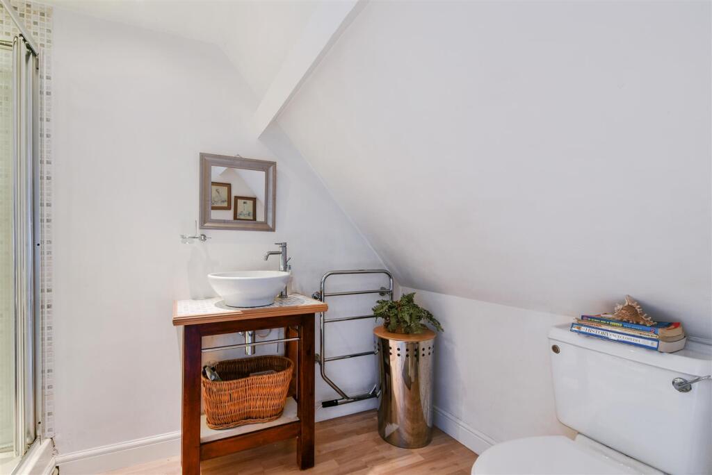 GALE CRESCENT, 6 (6).jpg