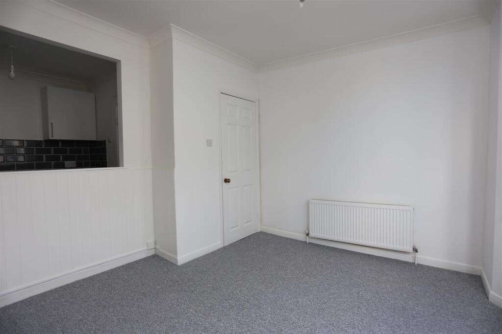 2, 29 Wareleigh Road Living Room (7).JPG