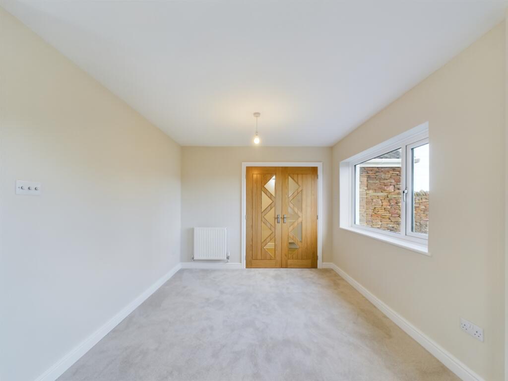 CAM02023G0-PR0113-STILL033