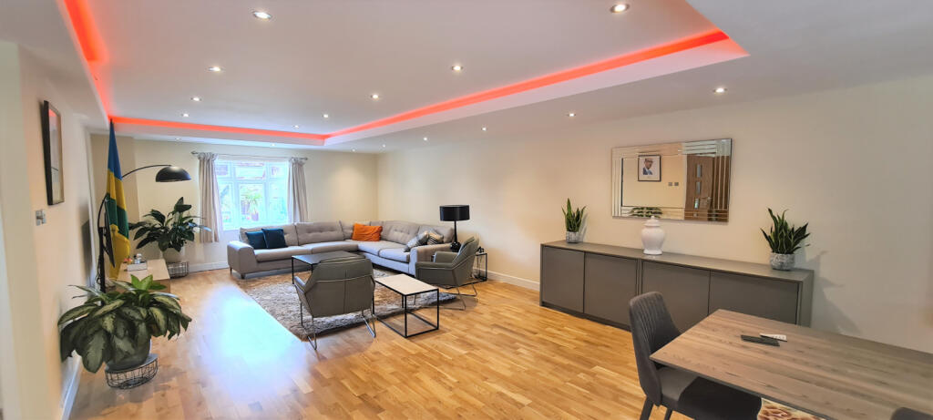 LOUNGE - DINING AREA
