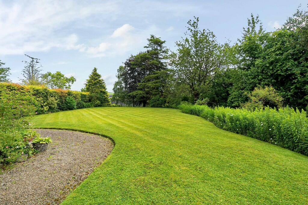 Rear Landscaped G...
