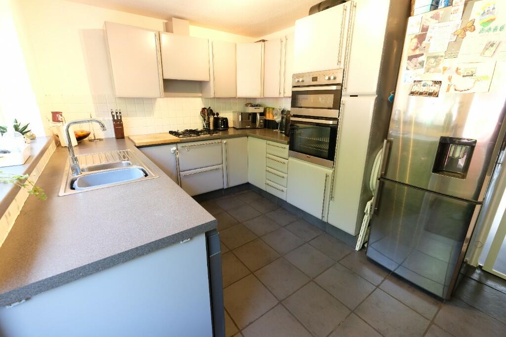 KITCHEN/BREAKFAST