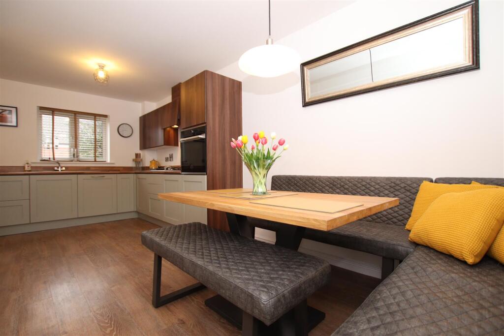 Kitchen Dining Room.JPG