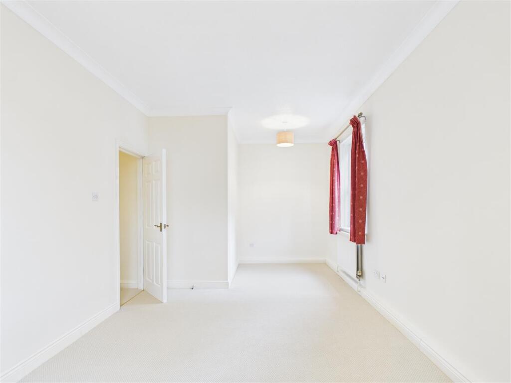 2-bed-apartment-eldorado-road (4).jpg