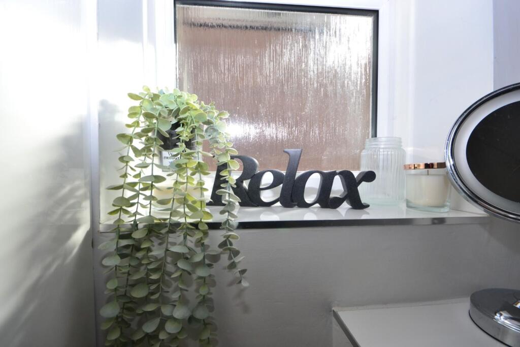 bathroom 2.JPG