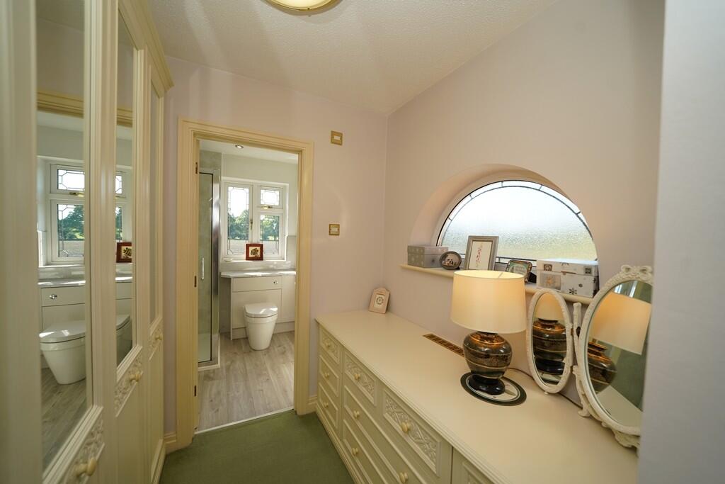 Master Bedroom Su...