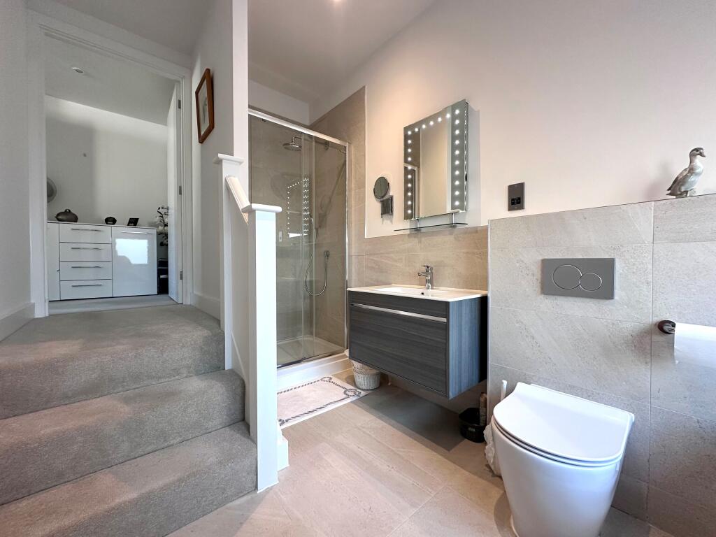 bathroom ensuite shower end