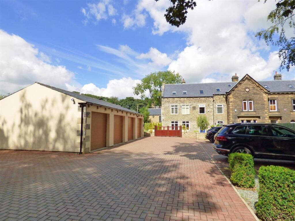 Garage &amp; Parking