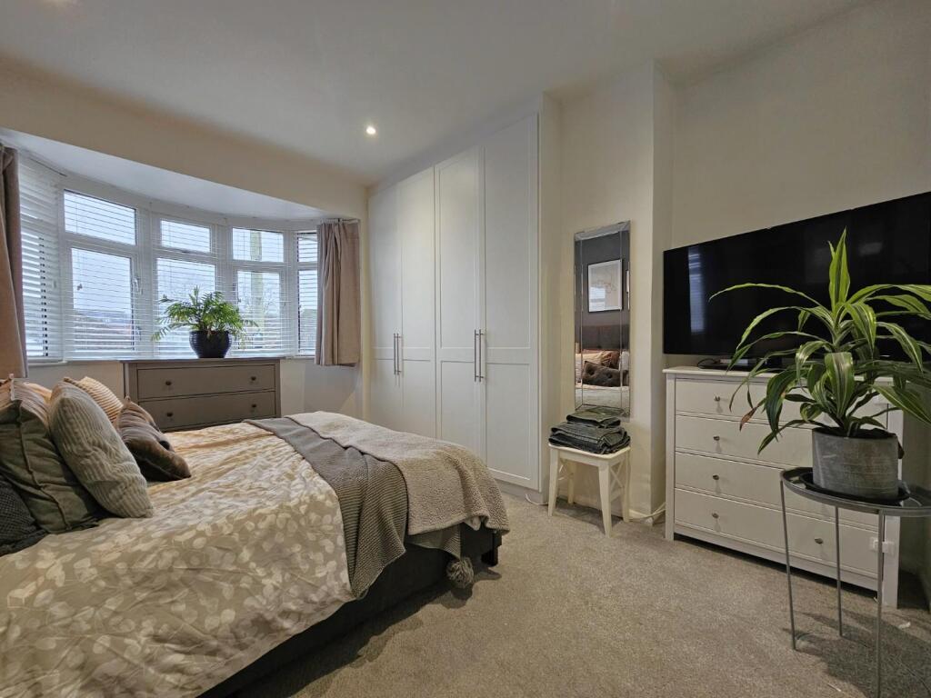 Master Bedroom (1).jpg