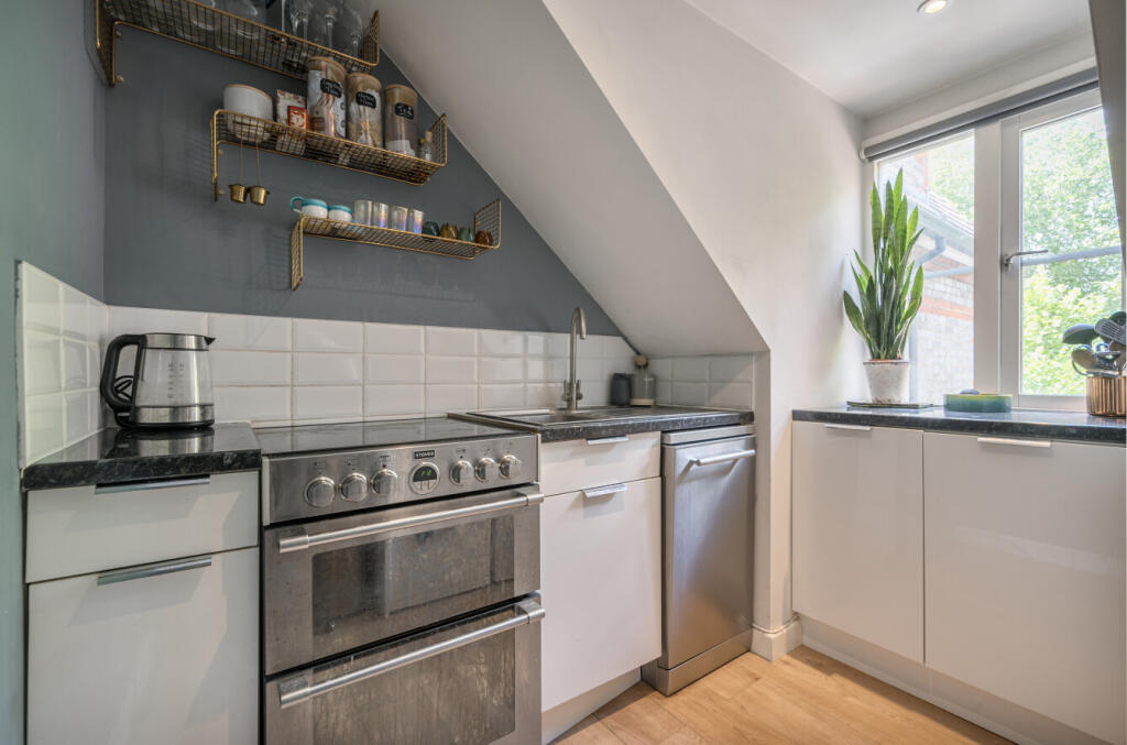 1317164-12-686685...