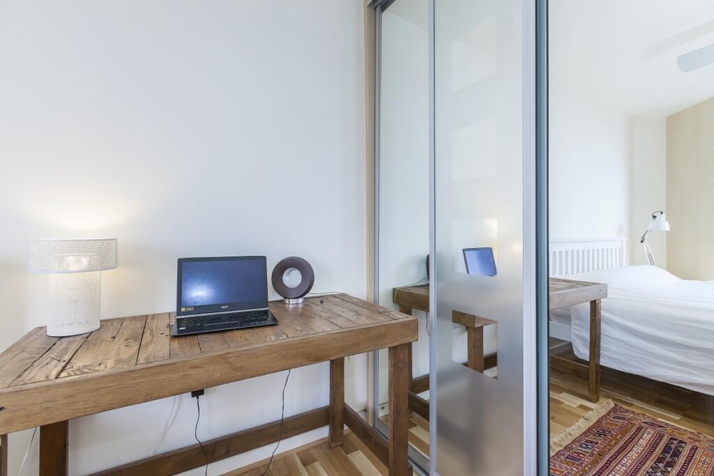 Master Bedroom (4)
