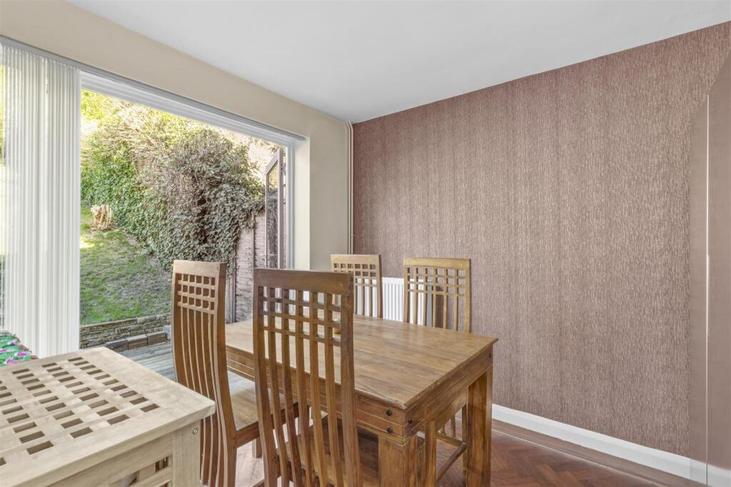 10 Merrydown, HP13 5NQ-8.jpg