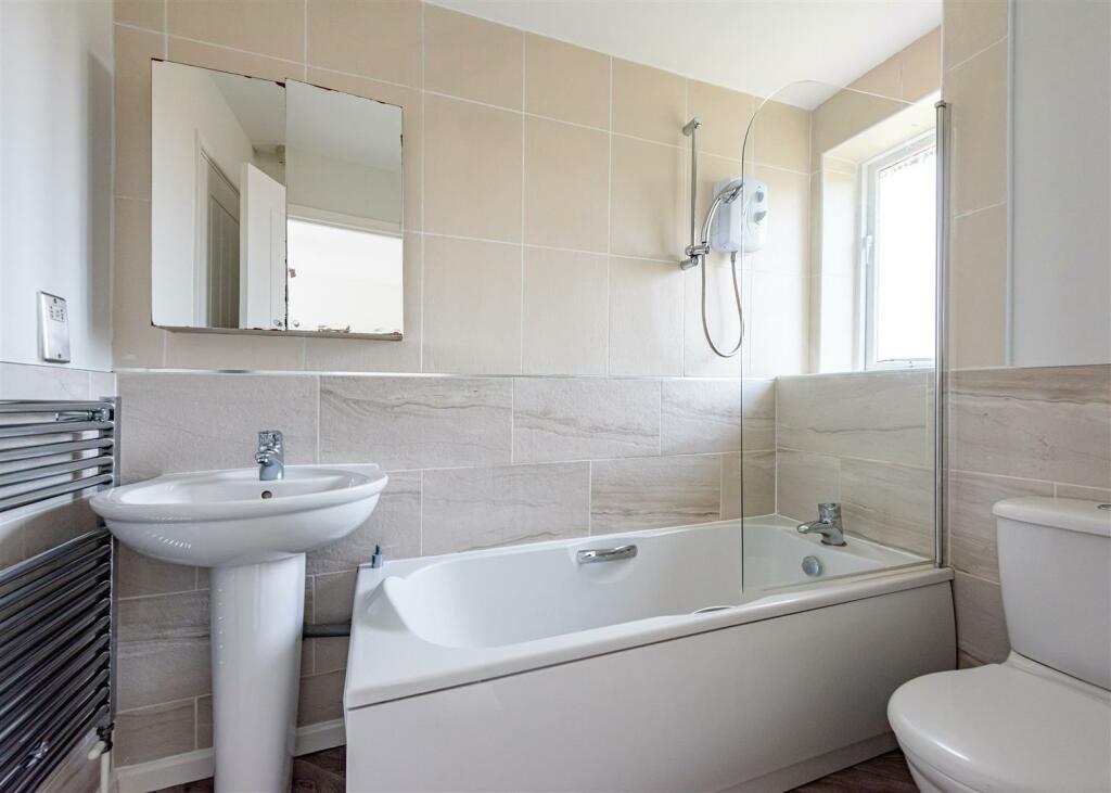 5 Sytch Lane-Bathroom.jpg
