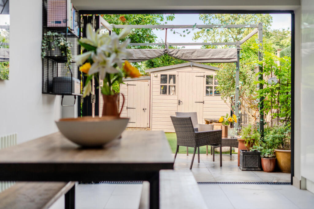 1319580-15-686b99...