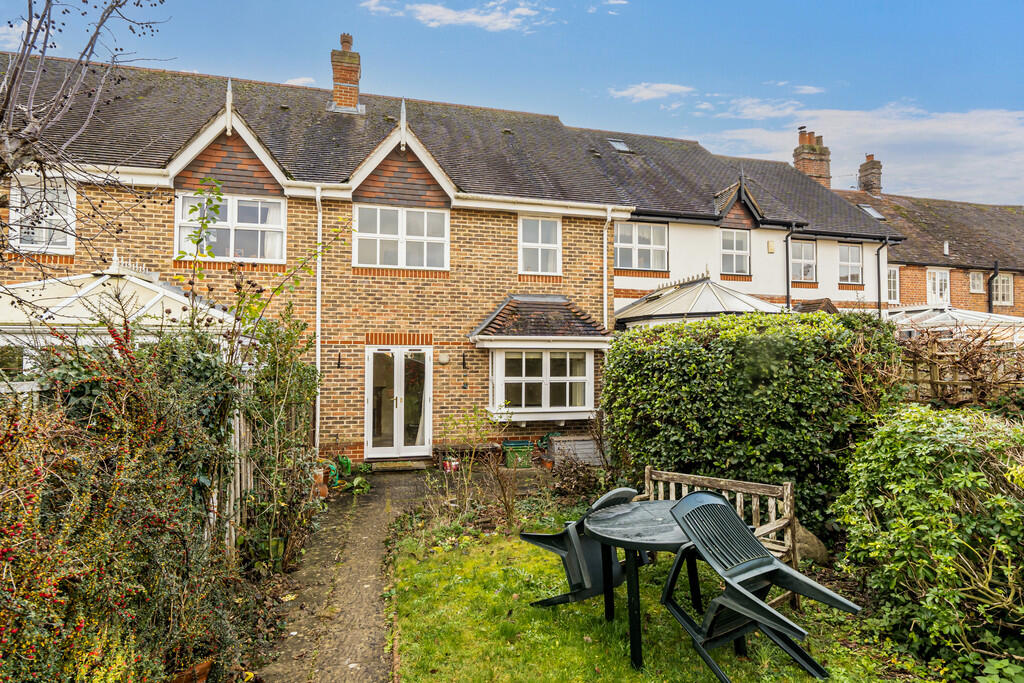 1389032-4-693af1d...