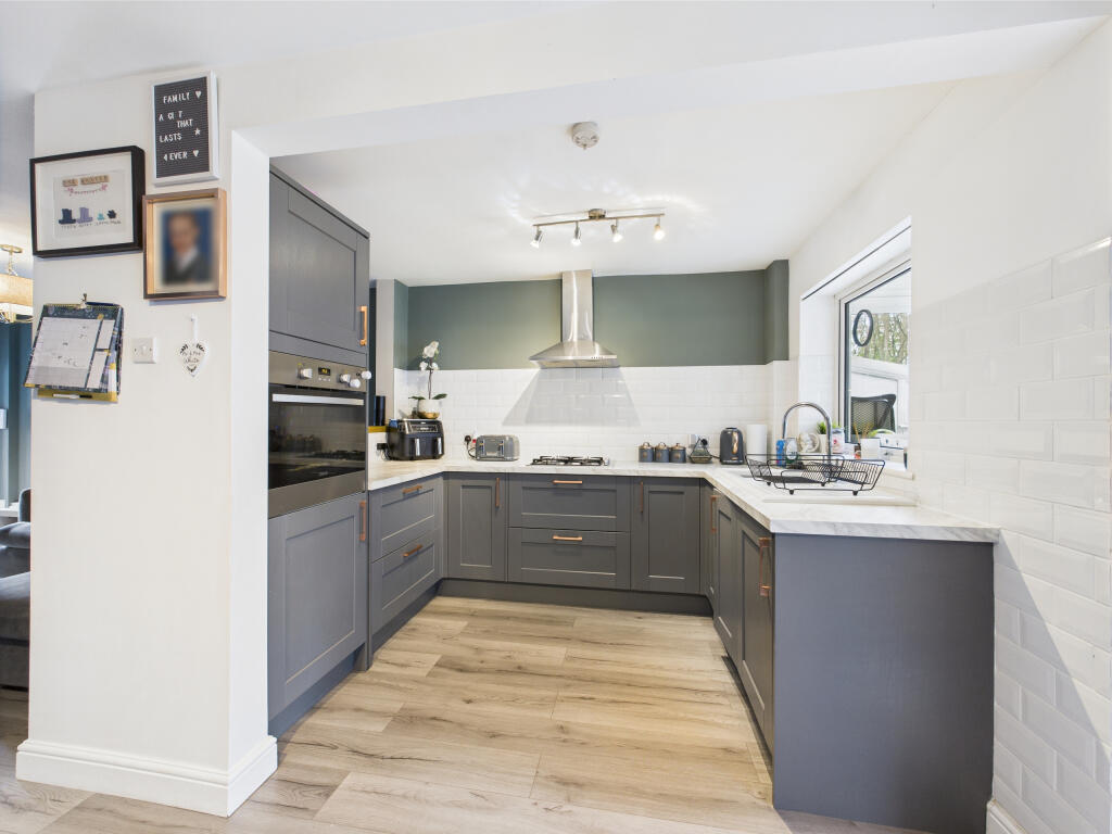 CAM01354G0-PR0488-STILL006