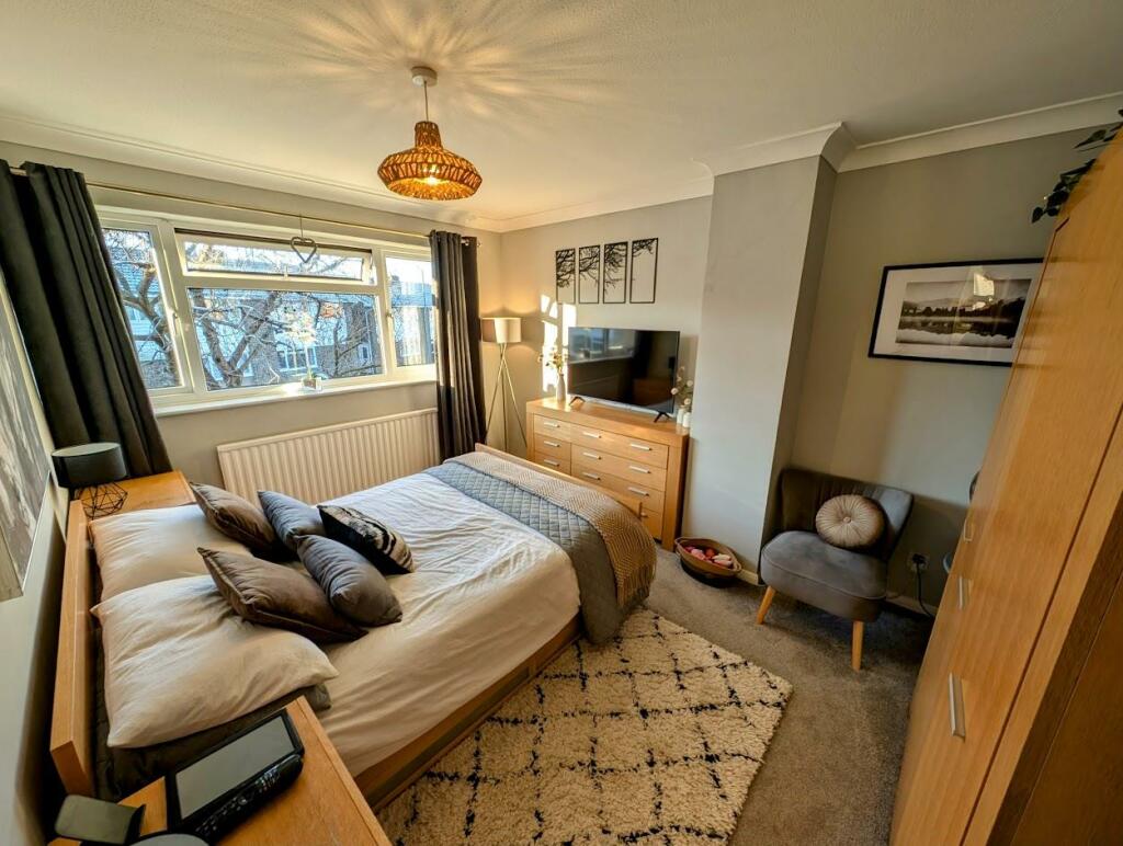 66 Merlin Way Bed 1.jpg