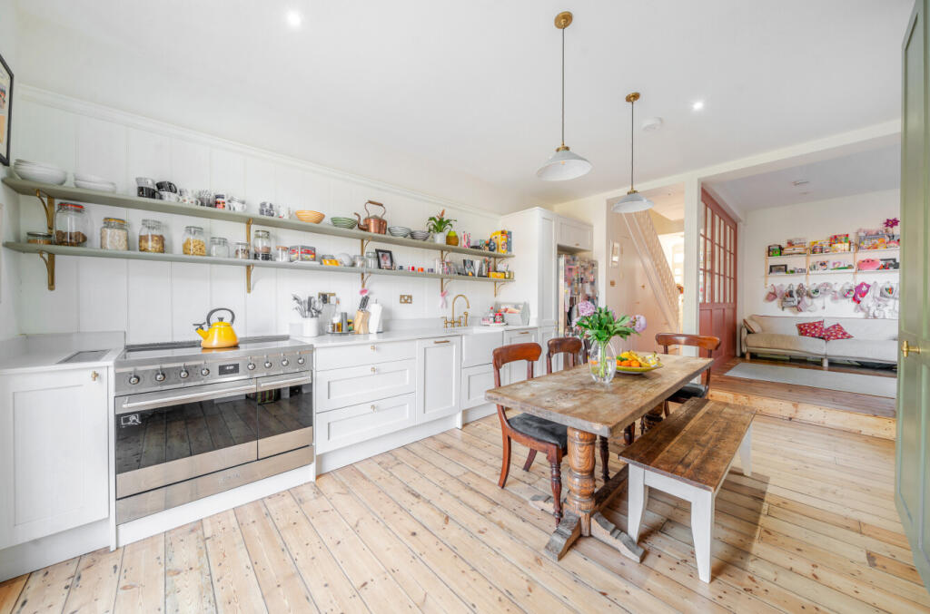 1307325-5-6852da3...