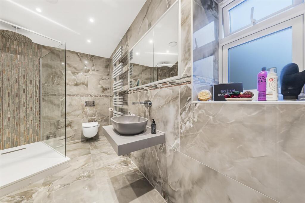 EN-SUITE SHOWER ROOM (1)