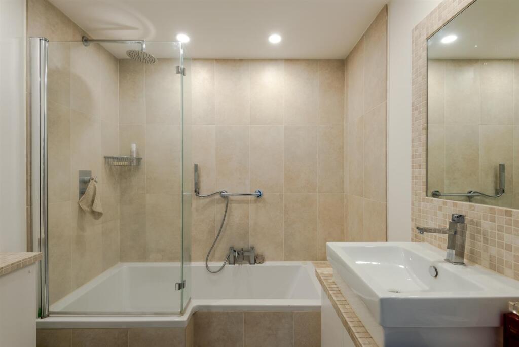 Flat 21 Priory House-5.jpg