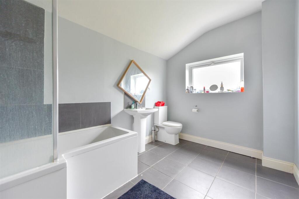 FAMILY BATHROOM